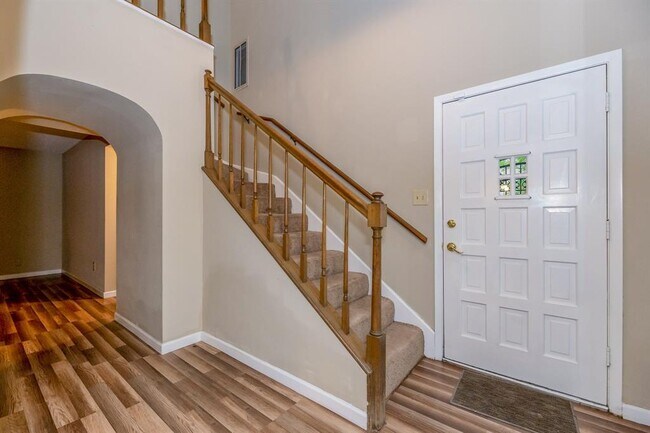 Building Photo - 2710 Yorktown Dr