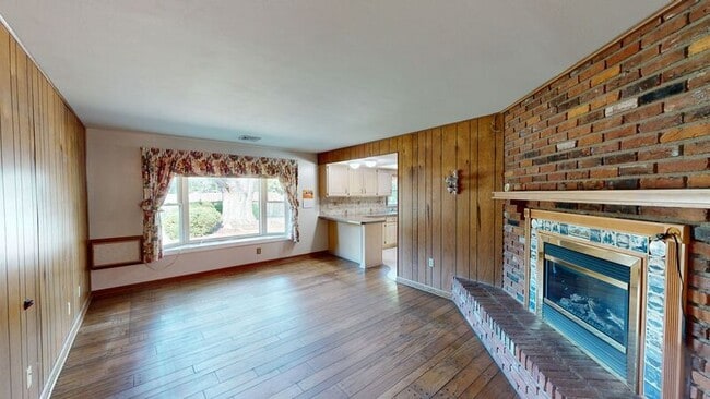 Building Photo - 539 E Rahn Rd