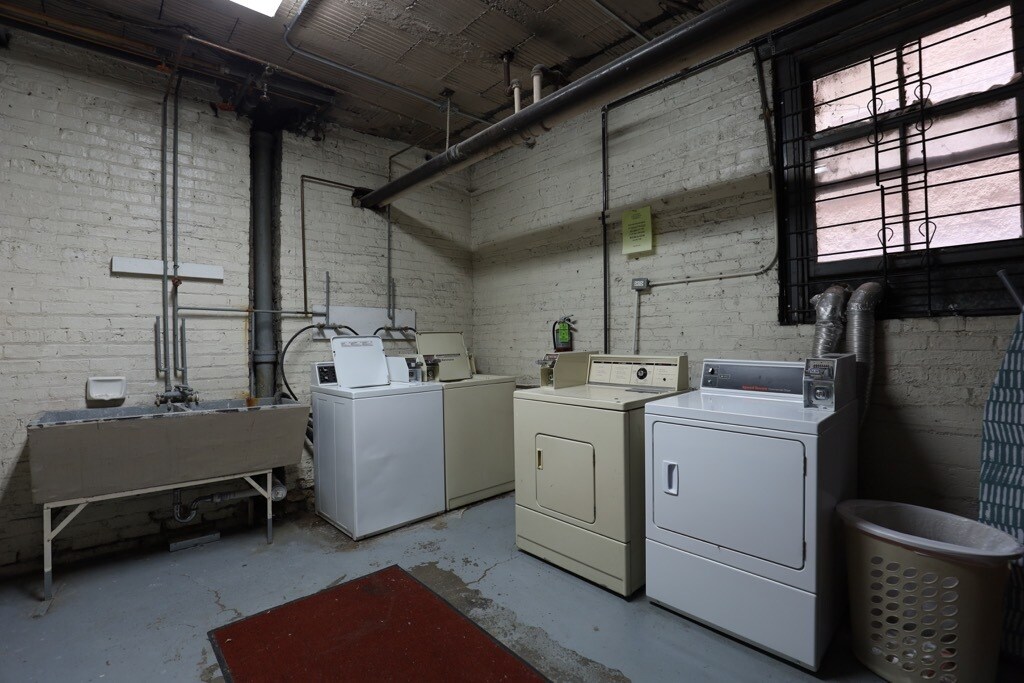 Building Photo - 2120 N Dayton St