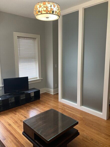 Building Photo - 17 W 1st St