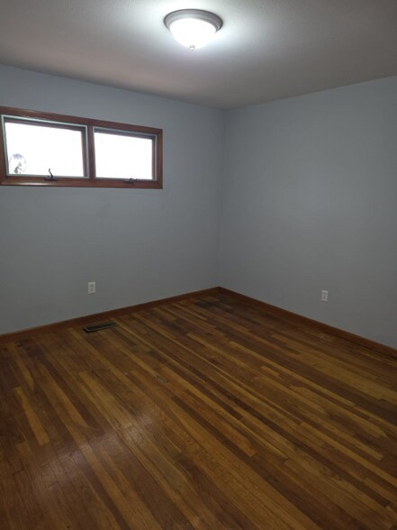 Building Photo - 40 Whitewood Rd