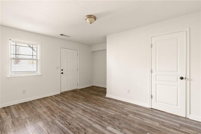 Building Photo - 380 Grant Cir SE