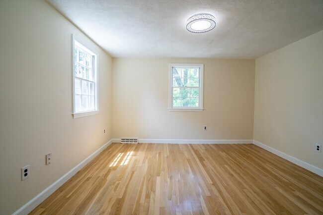 Building Photo - 10 Colburn St