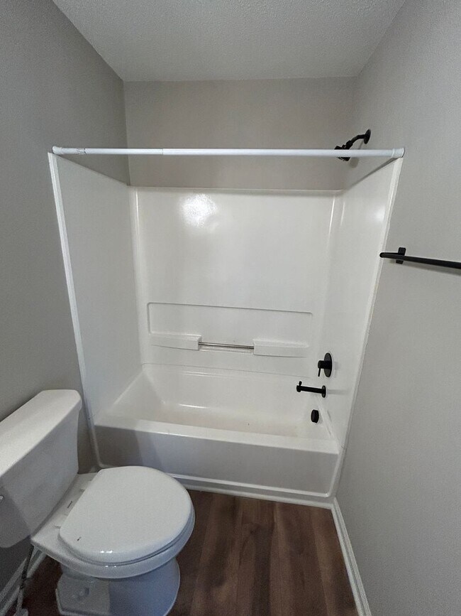 Building Photo - 6528 Thetford Ct