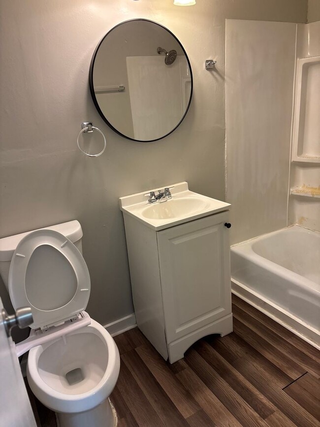 Building Photo - 48 N Roys Ave