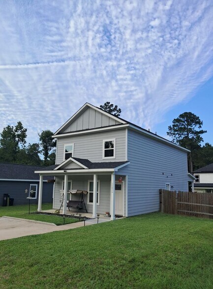 Building Photo - 15834 Beechnut Dr
