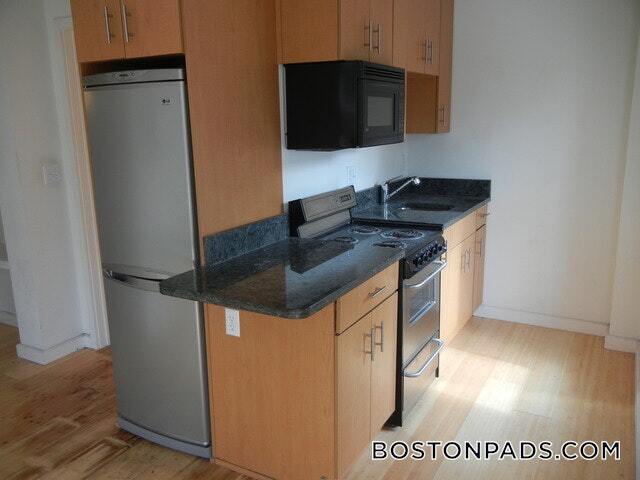 Building Photo - 461 Park Dr