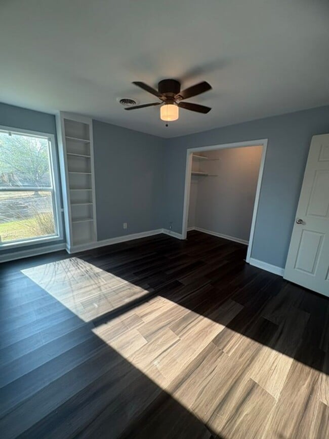 Building Photo - Renovated 4 Bedroom 2 Bath Home for Rent!!