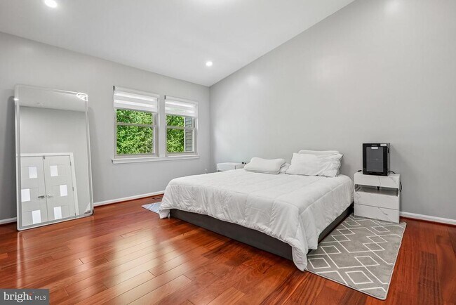 Building Photo - 6608 Westbury Oaks Ct