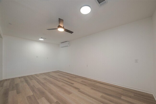 Building Photo - 3320 Hays St