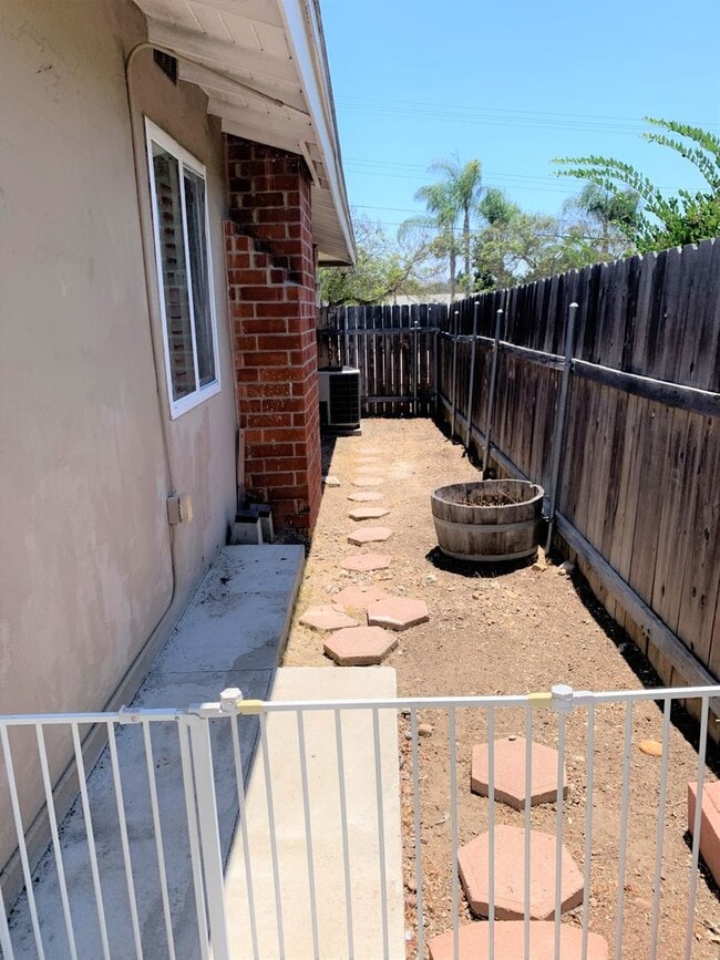Building Photo - ***BEAUTIFUL 3 BEDROOM, 2 BATH HOUSE COMIN...