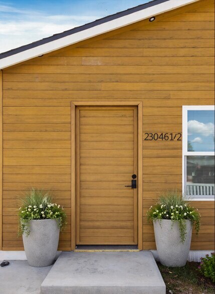 Entry door - 23046 Saticoy St