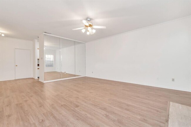 Building Photo - 9800 Pagewood Ln