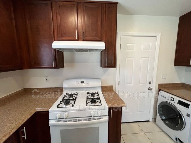 Building Photo - 422 Rosa Parks Rd