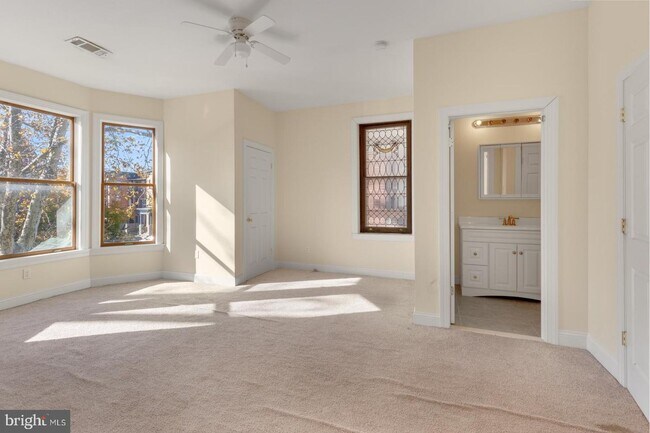 Building Photo - 4841 Cedar Ave