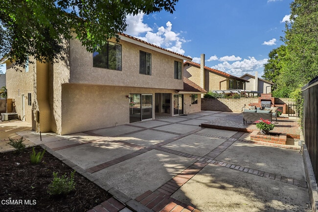 Building Photo - 270 Fox Hills Dr