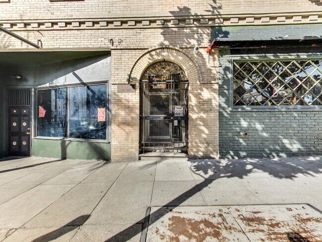Building Photo - 1115 Polk St
