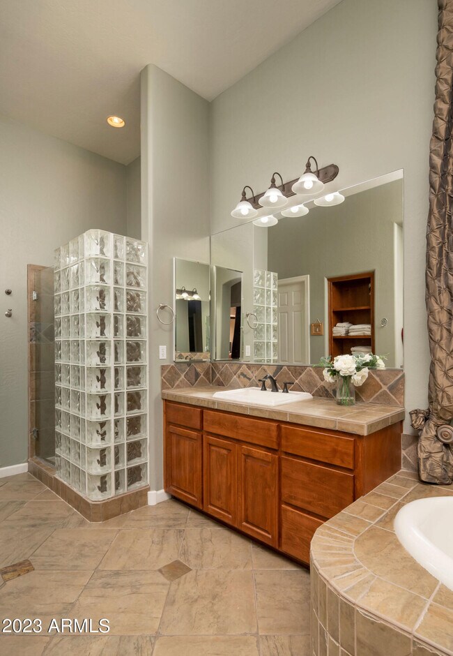 Building Photo - 7895 E Softwind Dr