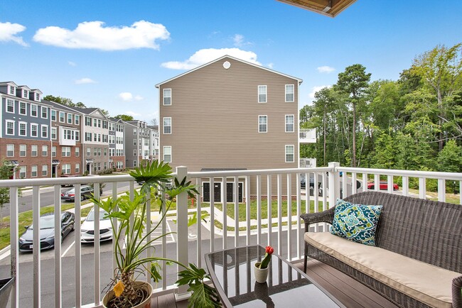 Building Photo - Modern 3-bedroom, 2.5-bath Townhouse!