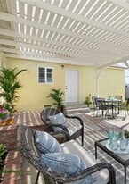 Building Photo - 13902 Glenn Dr