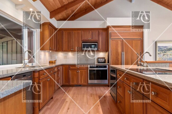 Building Photo - 4 bedroom 3 bath home in Scotts Valley