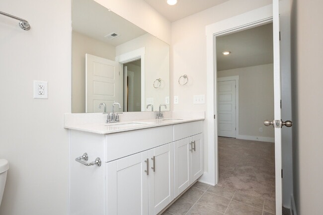 Building Photo - Stunning 3BR/2.5BA Luxury Townhome with Loft & Garage in Greenville! $2,050/mo rent
