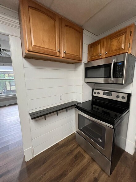 New Stove 2024 and Microwave - 244 E Oakland Ave