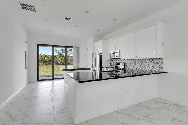 Building Photo - 15878 Key Biscayne Ln