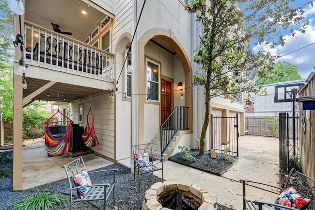 Building Photo - 5217 Blossom St