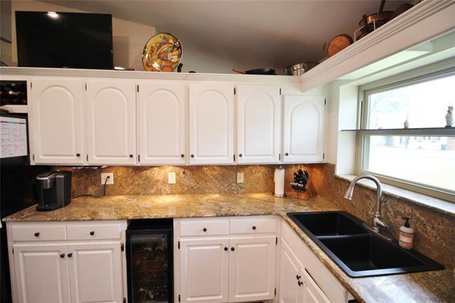 Building Photo - 18359 Hickory Cir
