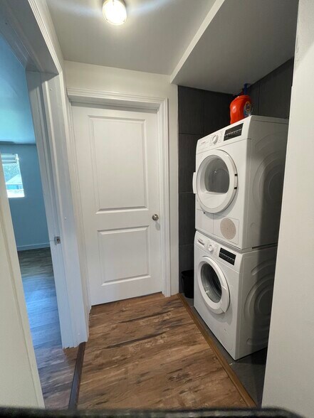 Building Photo - 9 Wickes Ln