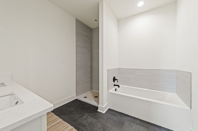 Building Photo - FOR RENT in WEST VILLAGE!