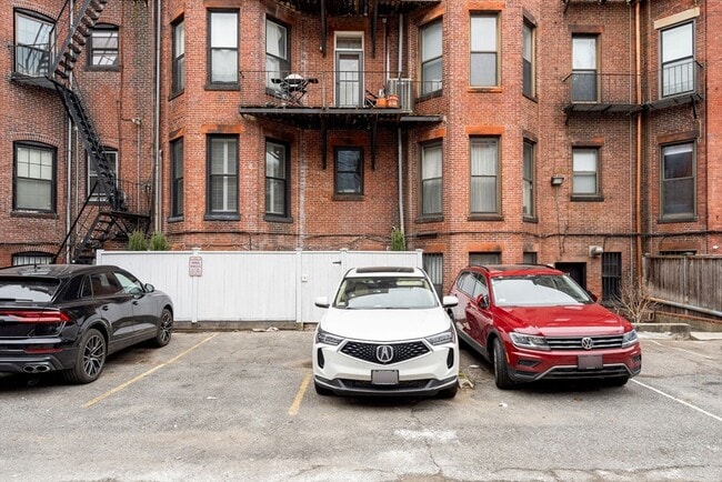 Building Photo - 461 Beacon St