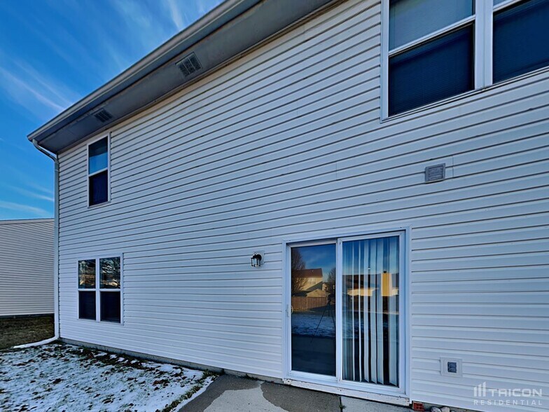 Building Photo - 6642 Southern Ridge Dr