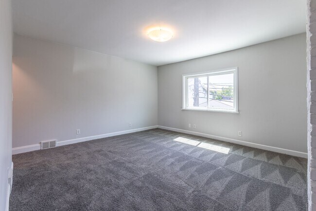 Building Photo - Available NOW  - Updated South Side Slopes Gem | Private Decks + Off-Street Parking