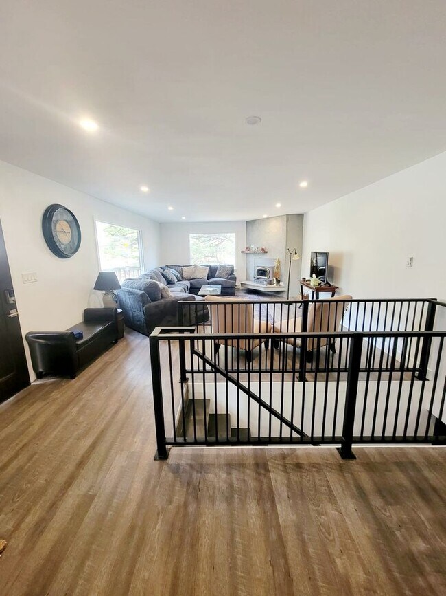 Building Photo - Spacious 4-bedroom + study home; Includes ...