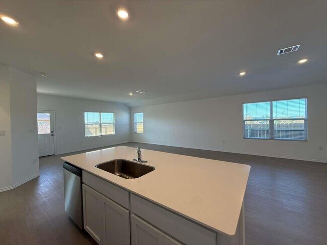 Building Photo - 200 Herald Dr