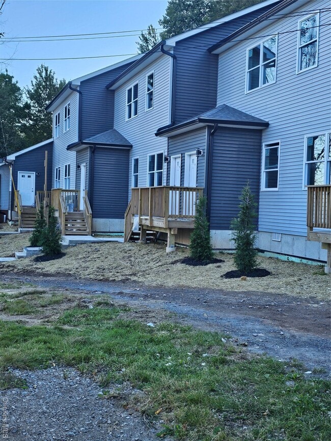 Building Photo - 11 Orange Ln