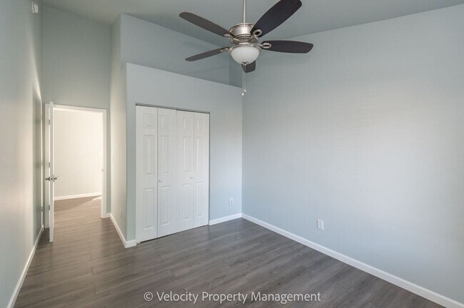 Building Photo - Light & Bright Single Level Home!