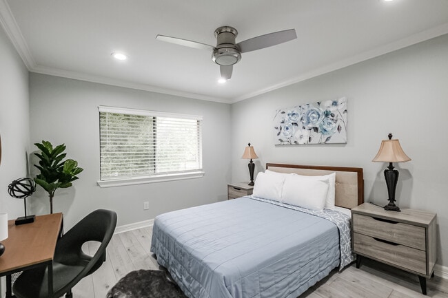 Building Photo - 11643 Village Place Dr