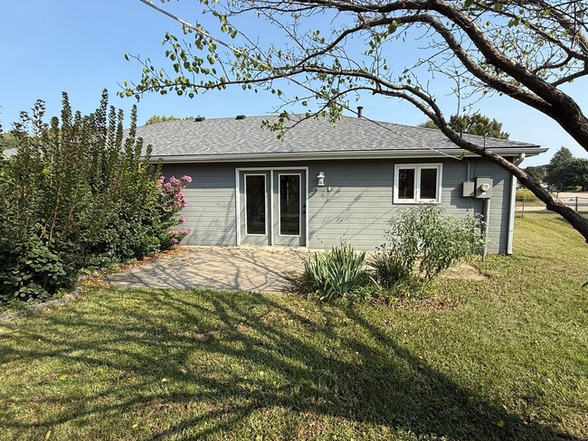 Building Photo - 3916 Fox Ridge Dr