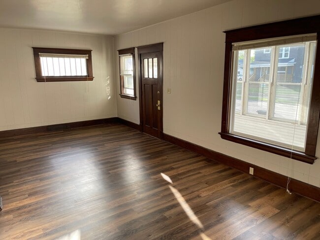 Building Photo - 801 Scott Ave