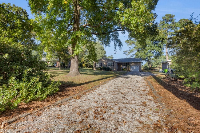 Building Photo - 259 Shoreline Dr