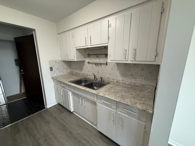 Building Photo - 2300 N Harlem Ave