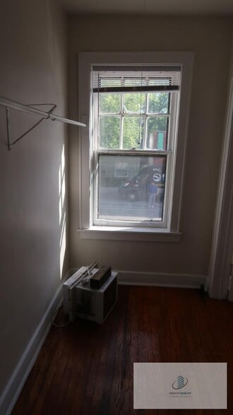 Building Photo - 4588 N Elston Ave