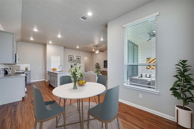 Building Photo - 1026 Tomball Downs Dr