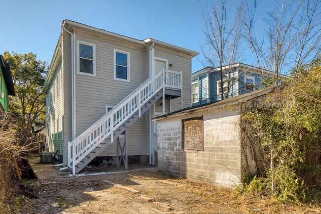 Building Photo - 2 Bed, 2 Bath Available Now!