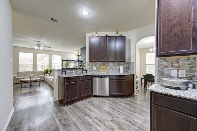 Building Photo - 3330 Madison Elm St