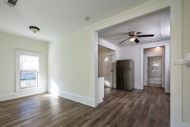 Building Photo - 404 Paines Ave NW