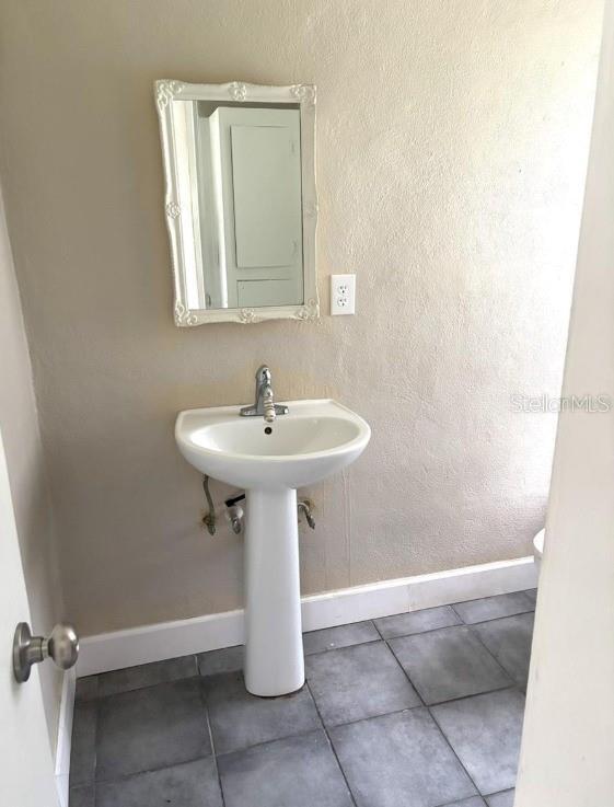 Building Photo - 2615 Laurel Ave